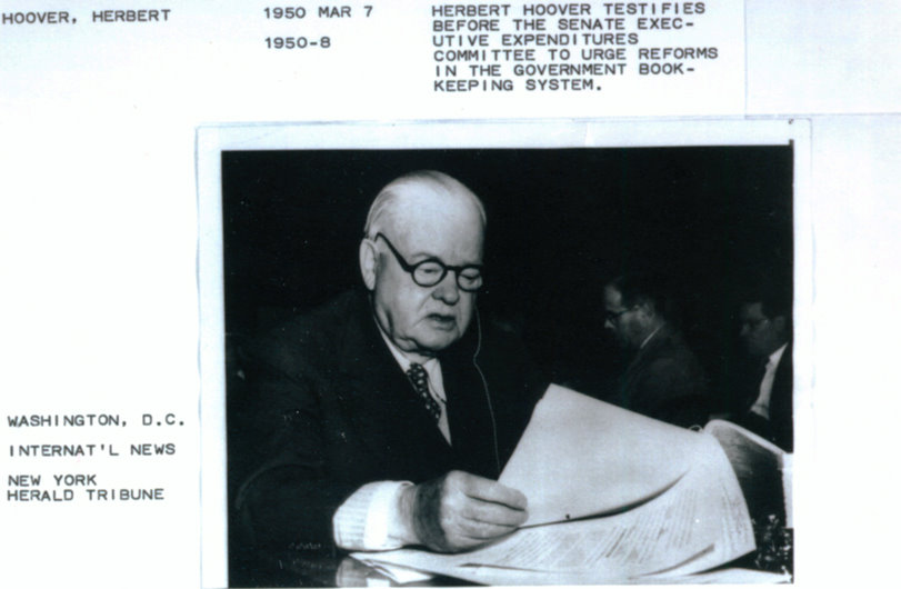 Herbert Hoover testifies before the Senate Executive Expenditures Committee to urge reforms in the government bookkeeping system. Washington, D.C. Internat&#039;l News, New York Herald Tribune, 1950 Mar 7, 1950-8.