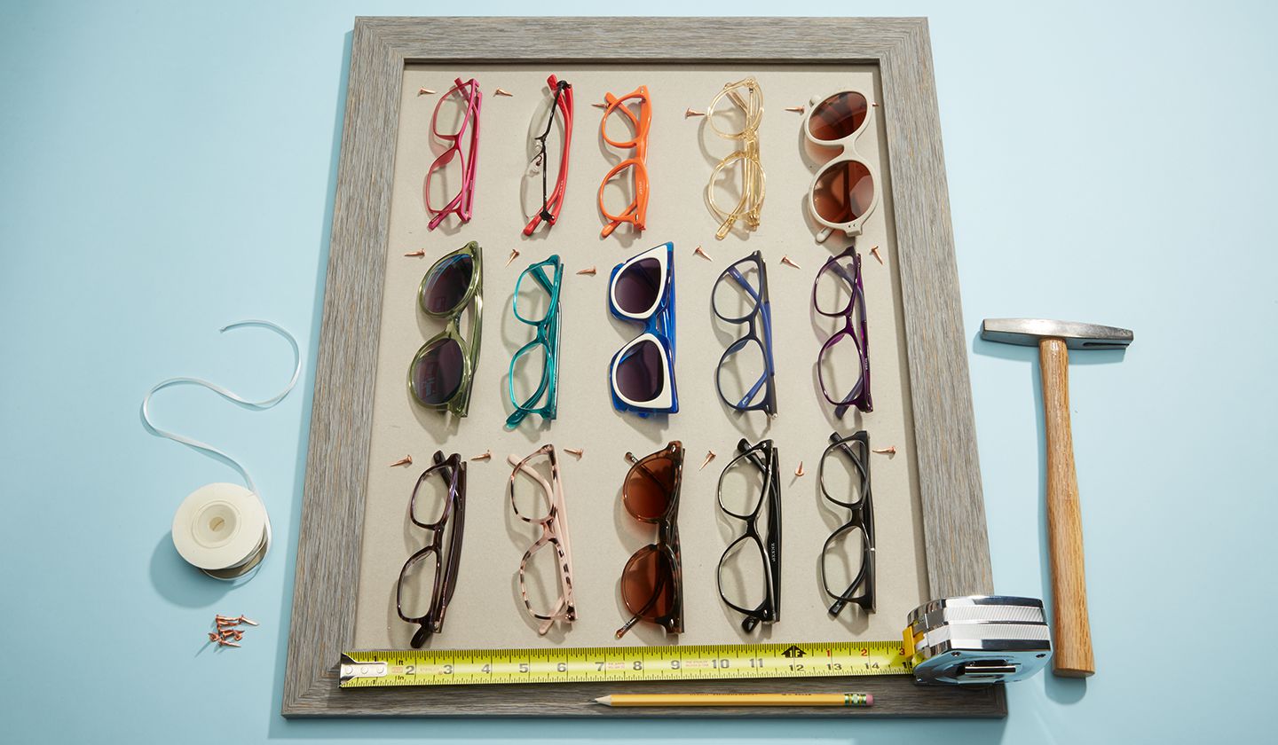 eyeglasses-display-home