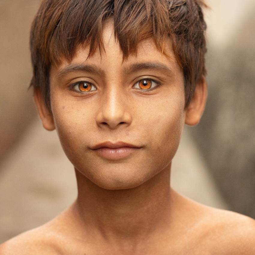 Amber eye color deals