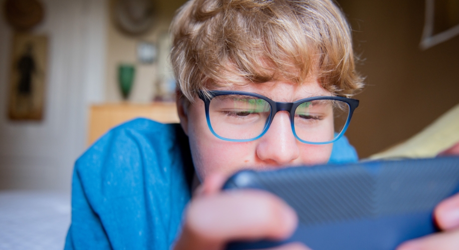 Eye Health and Gaming Marathons: How to Keep Your Eyes in the Game
