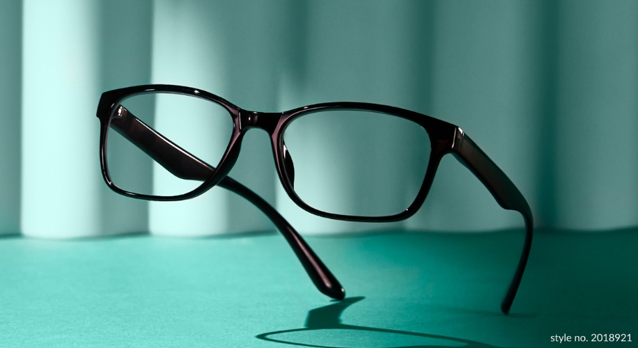 Black rectangular eyeglasses with style no. 2018921.
