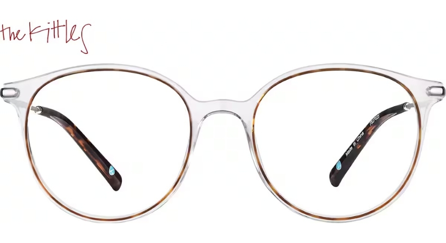Embracing the Clean Girl Aesthetic: Stylish Glasses for Modern Minimalism