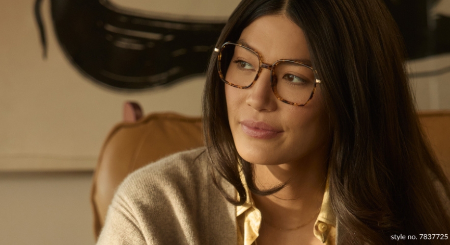 Woman wearing tortoiseshell eyeglasses, style no. 7837725.