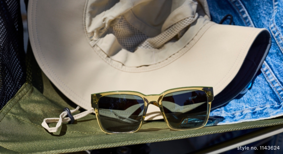 Sunglasses with green-tinted lenses and gold frame. Style no. 1143624.