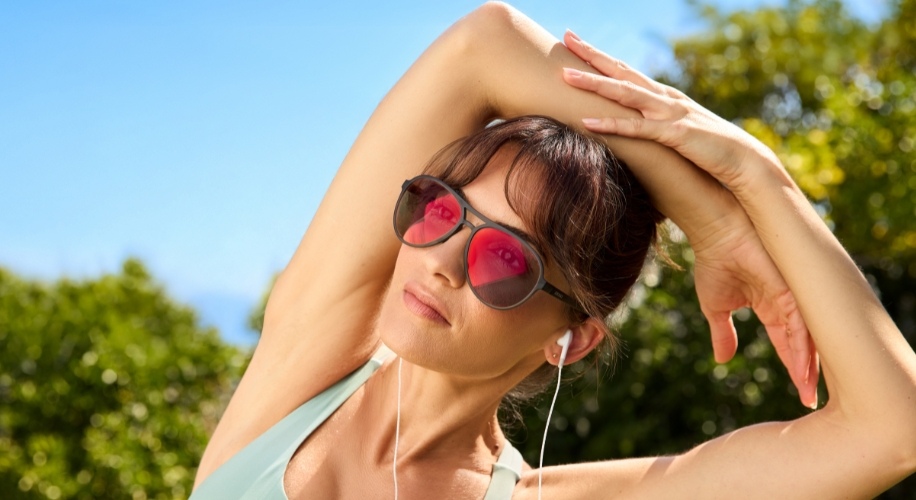 This makes it a convenient, stylish choice for everyday use—no need to swap between clear glasses and sunglasses.